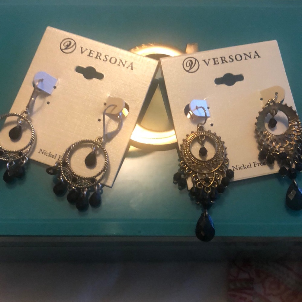 NWT Versona set of 2 chandelier style earrings